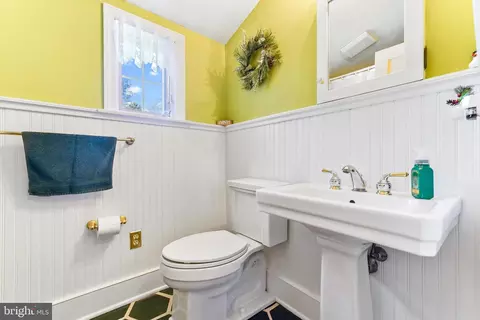 Bath - 126 Penn Rd, Wayne, PA 19087 photo 2 of 2