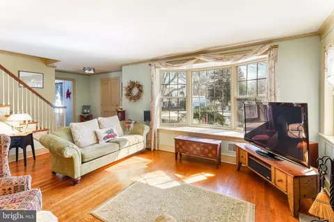 Living - 126 Penn Rd, Wayne, PA 19087 photo 3 of 5