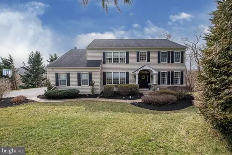 1368 Stonegate Dr, Downingtown, PA 19335