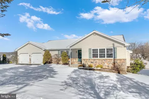 801 Chestnut Hill Dr, Parkesburg, PA 19365