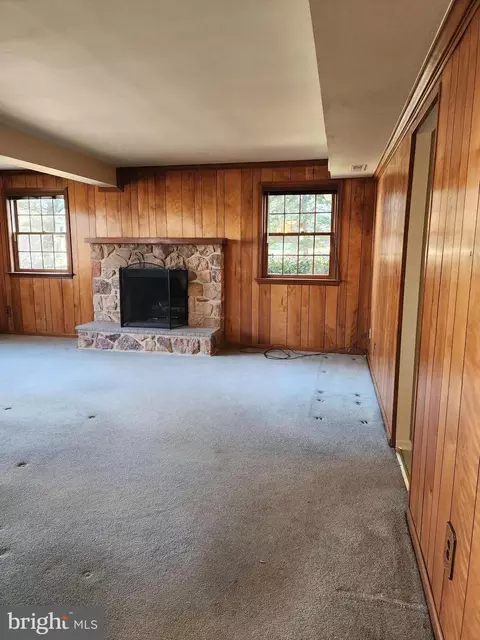 Living - 613 Brainerd Pl, Exton, PA 19341 photo 2 of 2