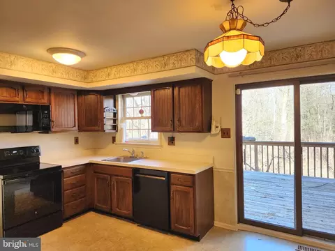 Kitchen - 613 Brainerd Pl, Exton, PA 19341 photo 2 of 2