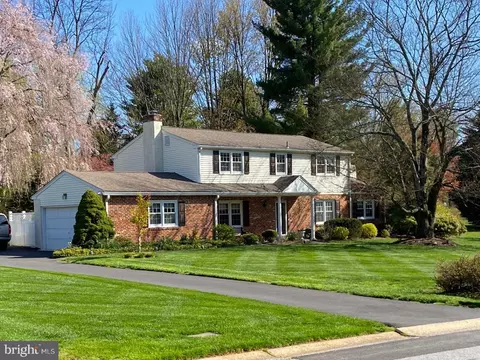 4 Woodmont Ln, Malvern, PA 19355