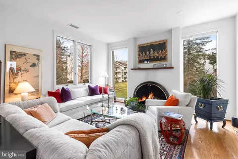10 Etienne, Devon, PA 19333