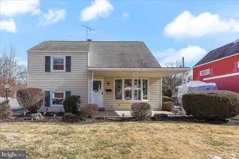 733 Cedar Dr, Phoenixville, PA 19460