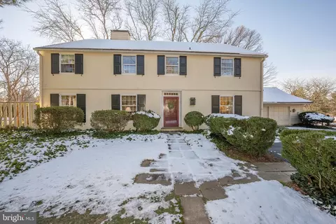 653 Clovelly Ln, Devon, PA 19333