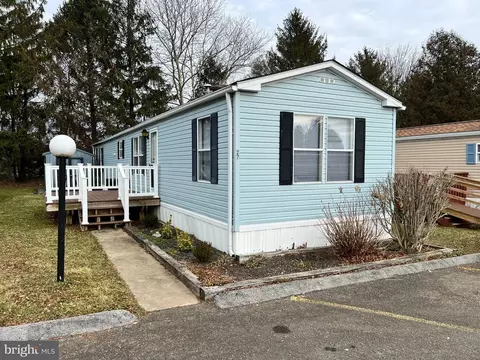 27 Vintage Ln, Honey Brook, PA 19344