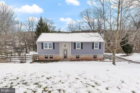 121 Forge Hill Ln, Phoenixville, PA 19460