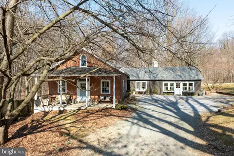 950 N Chatham Rd, West Grove, PA 19390