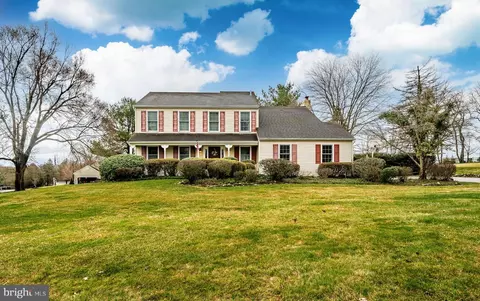 11 Patricia Dr, Downingtown, PA 19335