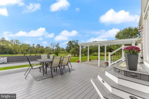 108 Hidden Pond Dr, Chadds Ford, PA 19317