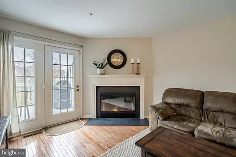 Living - 12 Buttonwood Dr, Exton, PA 19341 photo 3 of 4