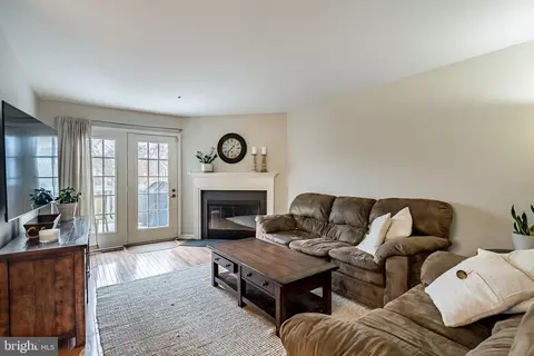 Living - 12 Buttonwood Dr, Exton, PA 19341 photo 2 of 4