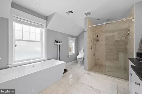 Bath - 54 Pugh Rd, Wayne, PA 19087 photo 3 of 7