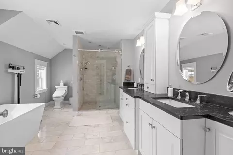 Bath - 54 Pugh Rd, Wayne, PA 19087 photo 2 of 7