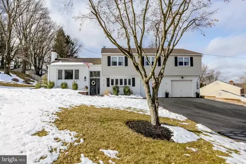 916 Baylowell Dr, West Chester, PA 19380