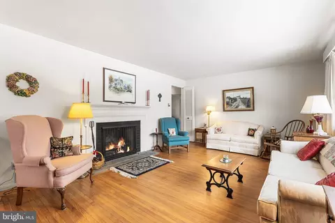Living - 414 School Ln, Wayne, PA 19087 photo 1 of 8