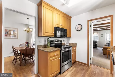 Kitchen - 414 School Ln, Wayne, PA 19087 photo 4 of 4