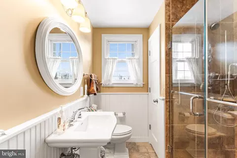 Bath - 414 School Ln, Wayne, PA 19087 photo 2 of 2