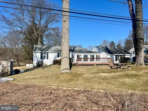Exterior - 414 School Ln, Wayne, PA 19087 photo 6 of 6