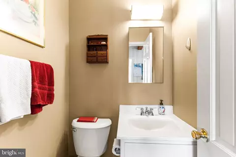 Bath - 414 School Ln, Wayne, PA 19087 photo 1 of 2