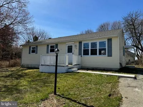 604 W Bridge St, Parkesburg, PA 19365