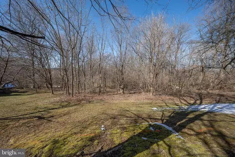 Exterior - 908 Mountain View Dr, Wayne, PA 19087 photo 4 of 5