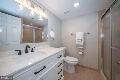 Bath - 908 Mountain View Dr, Wayne, PA 19087 photo 1 of 3