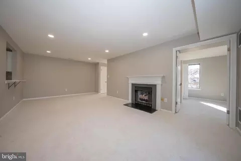 Living - 908 Mountain View Dr, Wayne, PA 19087 photo 5 of 7