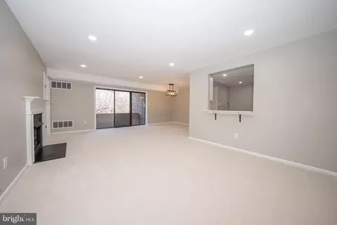 Living - 908 Mountain View Dr, Wayne, PA 19087 photo 2 of 7
