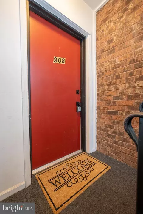 Entry Way - 908 Mountain View Dr, Wayne, PA 19087 photo 2 of 2