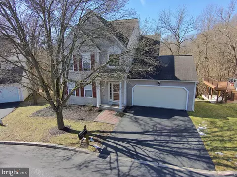 457 Carpenters Cove Ln, Downingtown, PA 19335