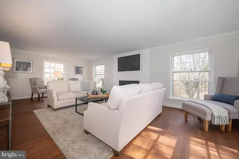 Living - 528 Tory Hill Rd, Devon, PA 19333 photo 3 of 6