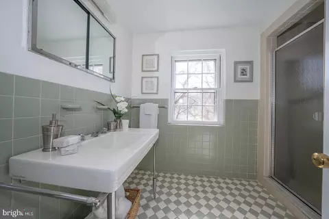Bath - 528 Tory Hill Rd, Devon, PA 19333 photo 2 of 4