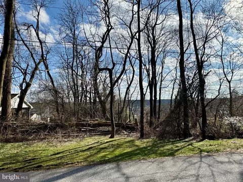 217 219 Chapel Ave, Parkesburg, PA 19365