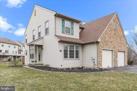 14 Winterset Ct, West Grove, PA 19390