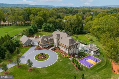 1582 Highgrove Ln, Malvern, PA 19355