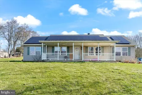 443 Pennocks Bridge Rd, West Grove, PA 19390