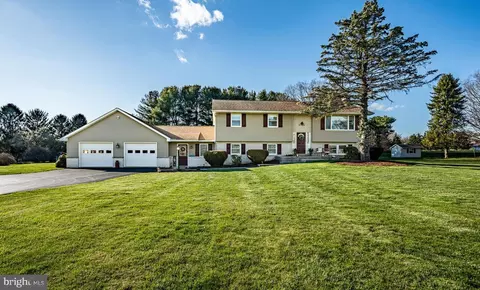 460 Walnut Dr, Parkesburg, PA 19365