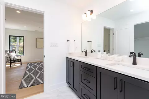 Bath - 993 Fairview Ave, Wayne, PA 19087 photo 2 of 6