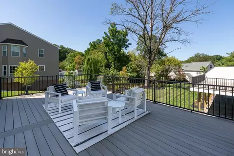 Exterior - 993 Fairview Ave, Wayne, PA 19087 photo 6 of 9