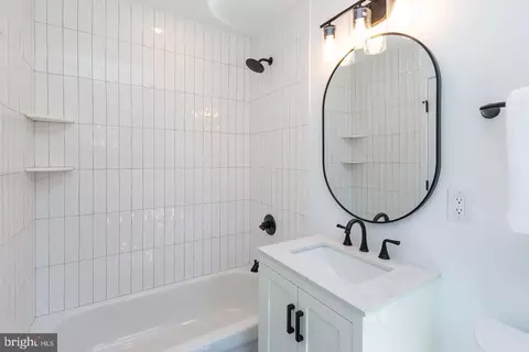 Bath - 993 Fairview Ave, Wayne, PA 19087 photo 4 of 6