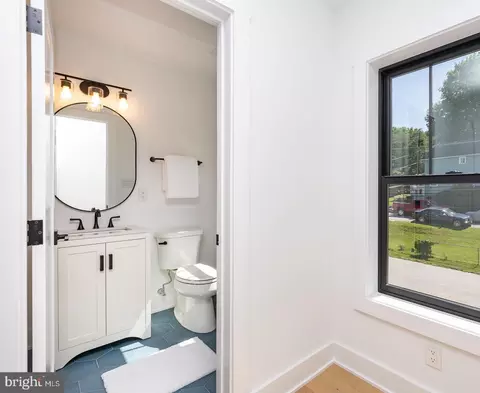 Bath - 993 Fairview Ave, Wayne, PA 19087 photo 3 of 6