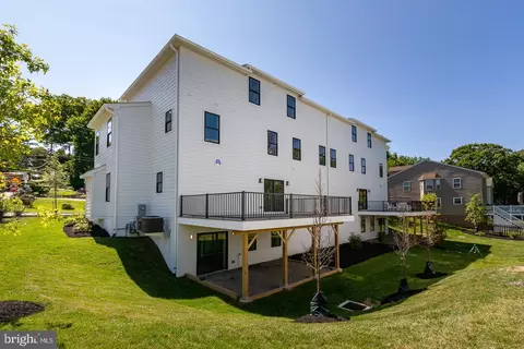 Exterior - 993 Fairview Ave, Wayne, PA 19087 photo 3 of 9