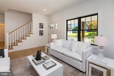 Living - 993 Fairview Ave, Wayne, PA 19087 photo 3 of 6