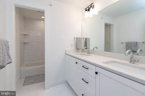 Bath - 993 Fairview Ave, Wayne, PA 19087 photo 5 of 6