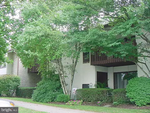 901 Raintree Ln, Malvern, PA 19355
