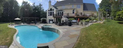 1450 Eaves Spring Dr, Malvern, PA 19355