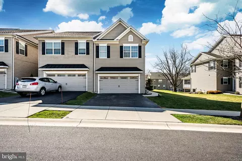 60 New Village Greene Dr, Honey Brook, PA 19344