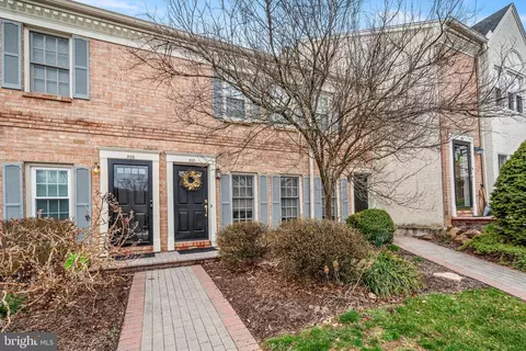 207 Everest Cir, West Chester, PA 19382